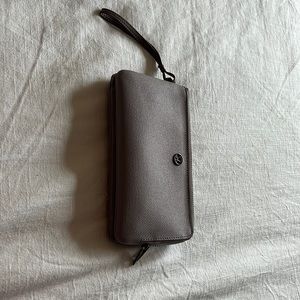 Lululemon clutch